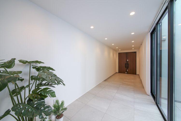 白壁での撮影はもちろん搬出入にも便利