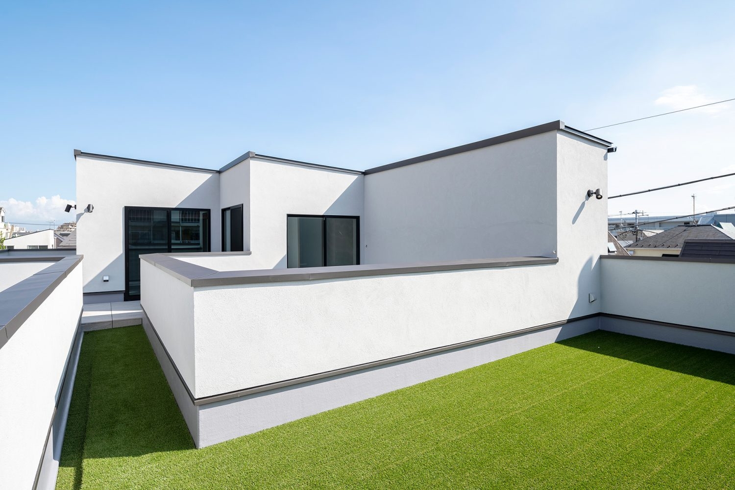 芝生が広がる屋上はペットの撮影も