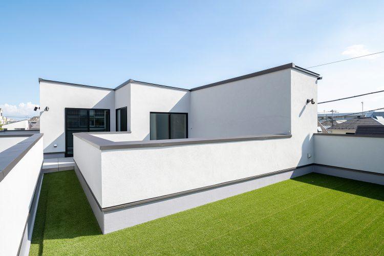 芝生が広がる屋上はペットの撮影も