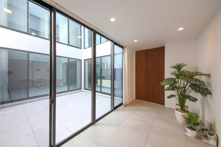 開放感のある玄関ホール