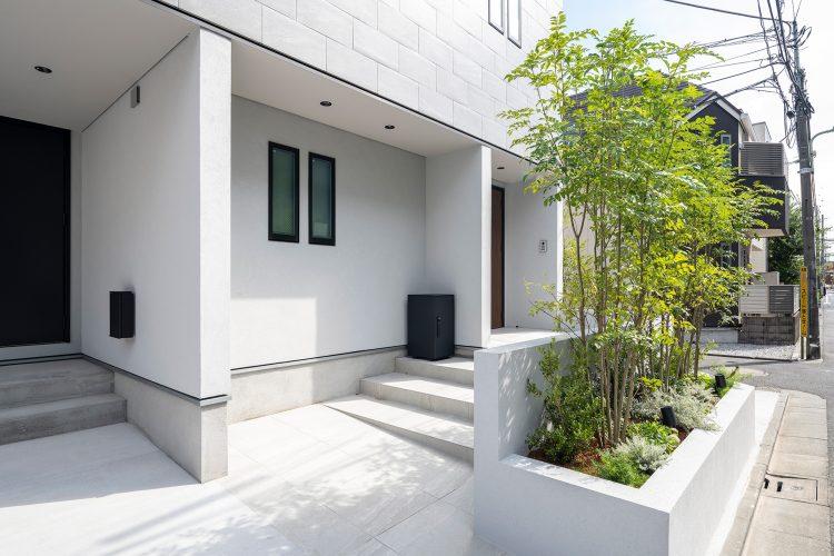 白を基調としたアプローチ