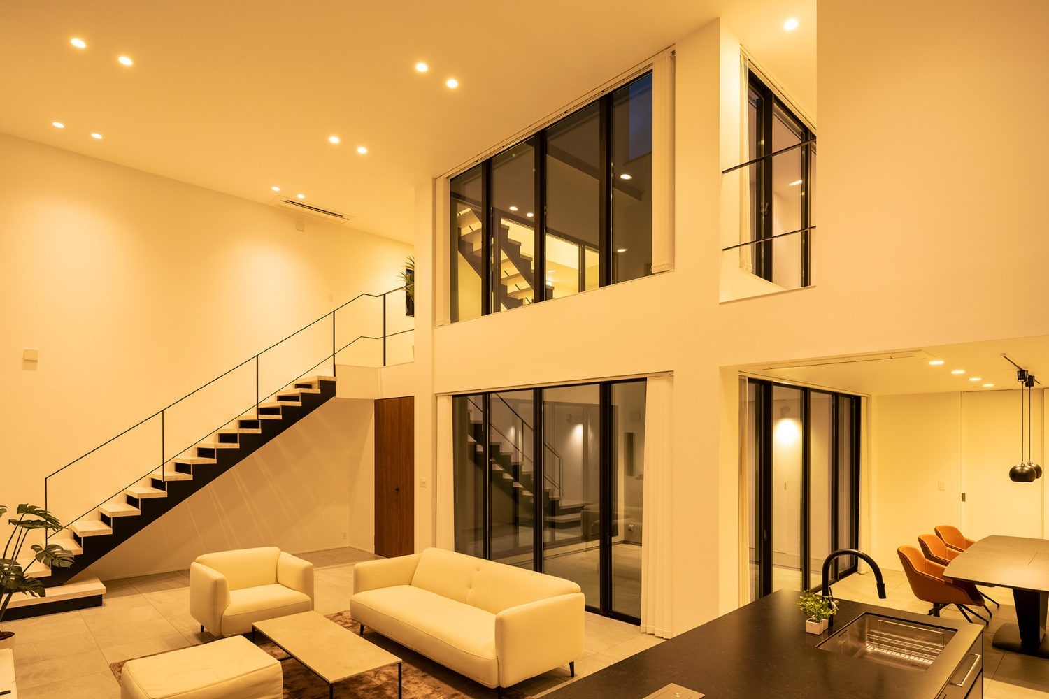 夜は雰囲気のある空間に