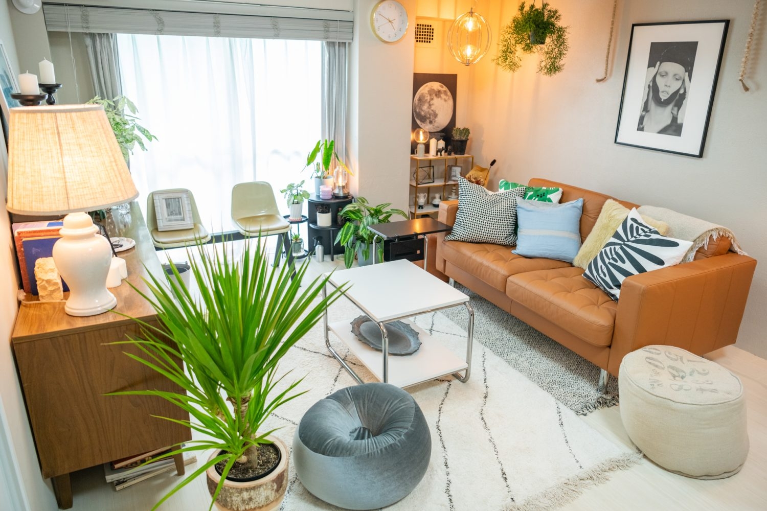 女性の一人暮らしの部屋のようにも