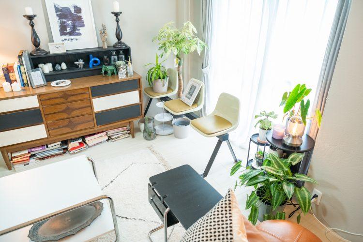 細かな雑貨類とキャビネット