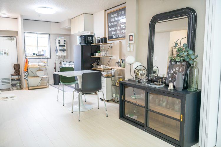 北側窓からの光により明るいダイニング