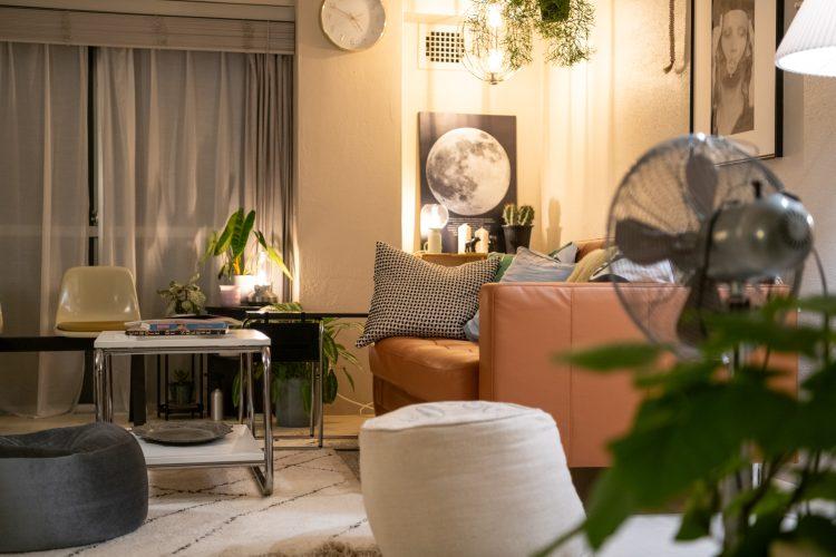 玄関側からリビング