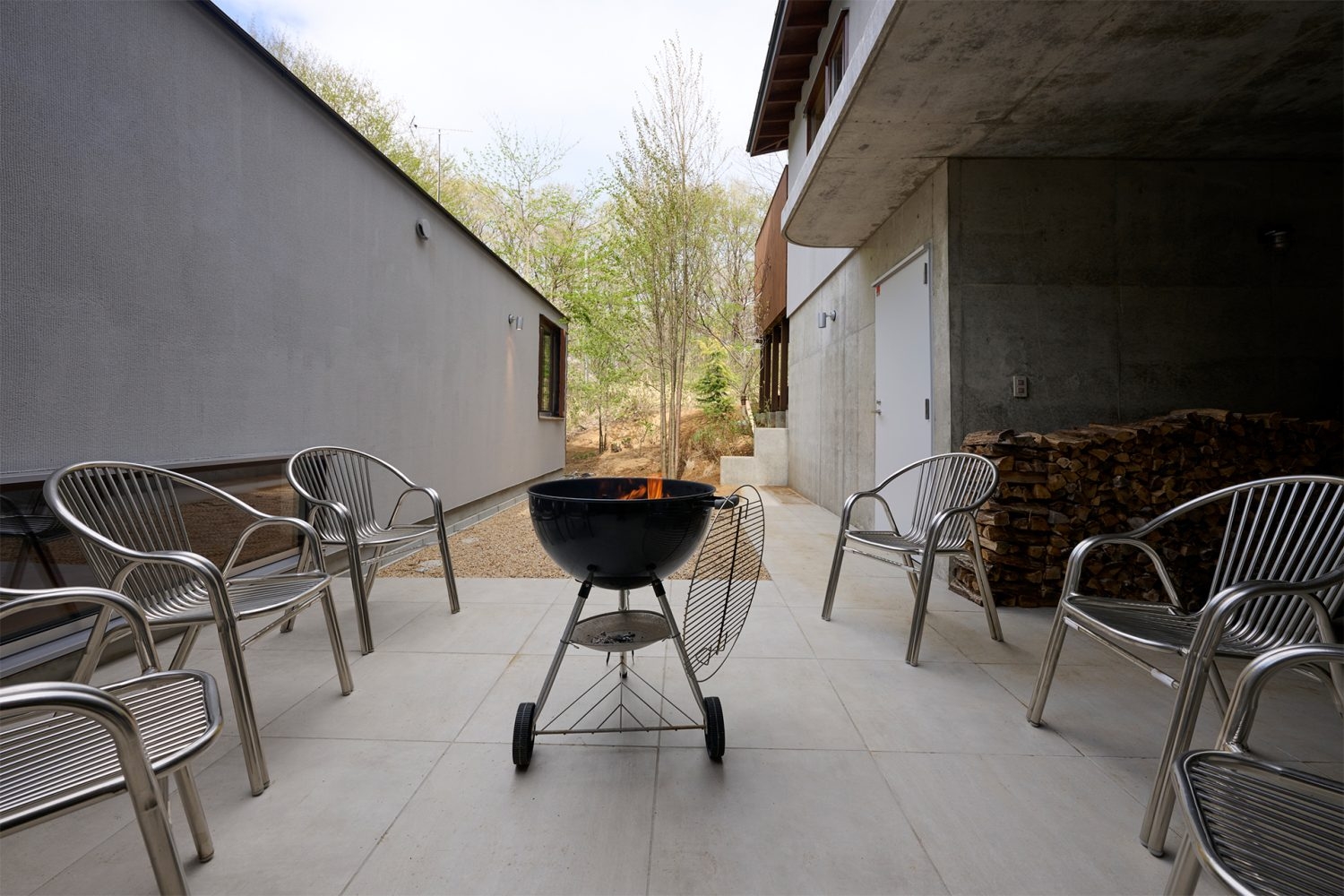 中庭でバーベキューシーンも撮影可能(事前要相談)