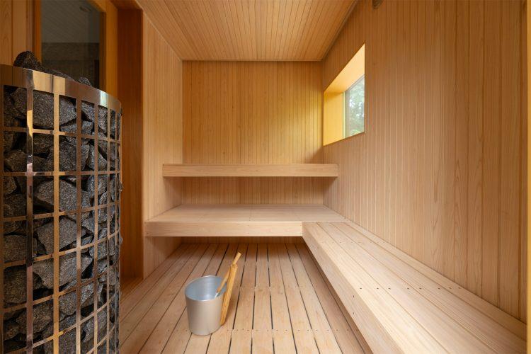 2F 最大7人ほど入れるサウナルーム