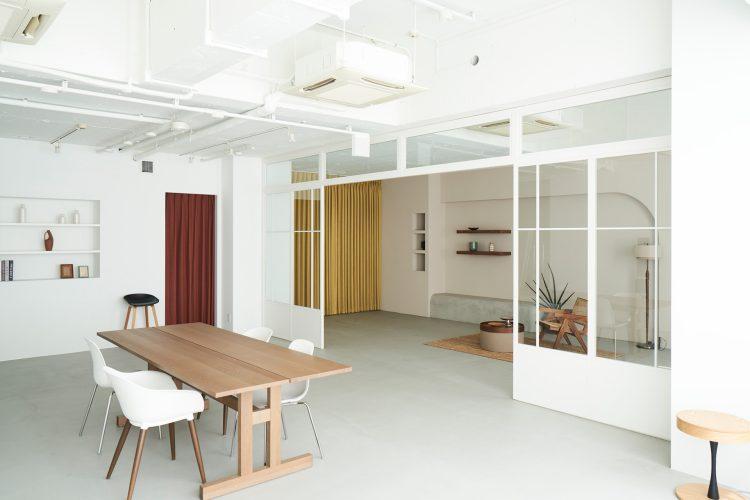 天井が高く開放的