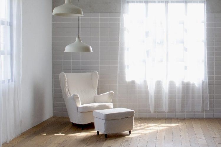 ナチュラルテイストのソファ、オットマン