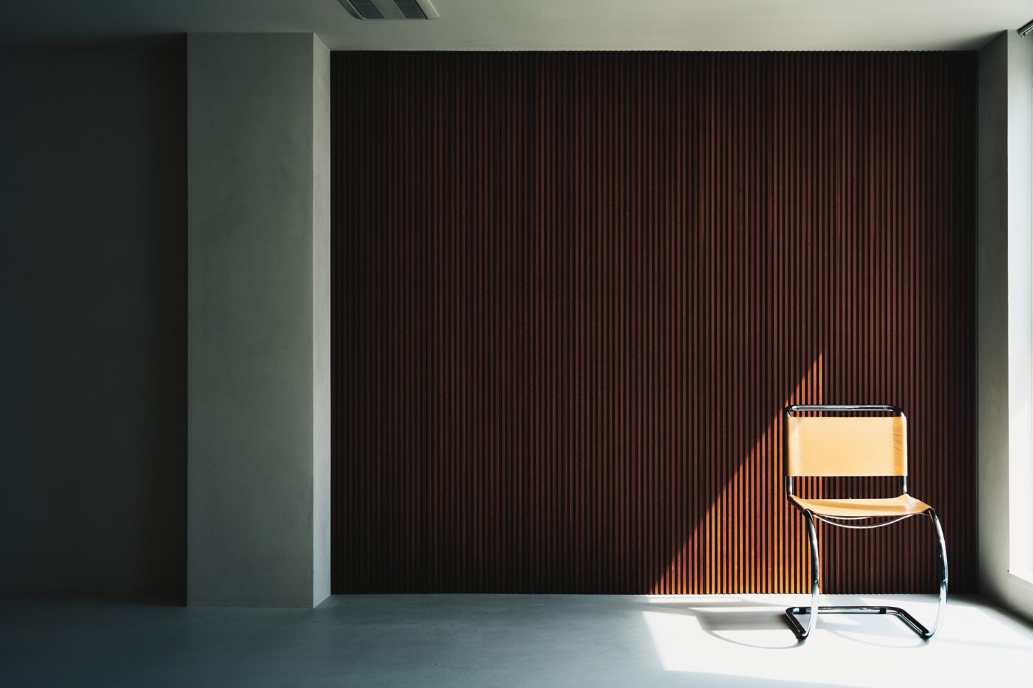 凹凸のあるウッドウォール