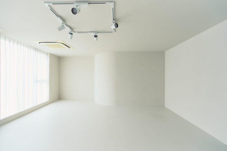 南西向きの窓から入るやわらかな光