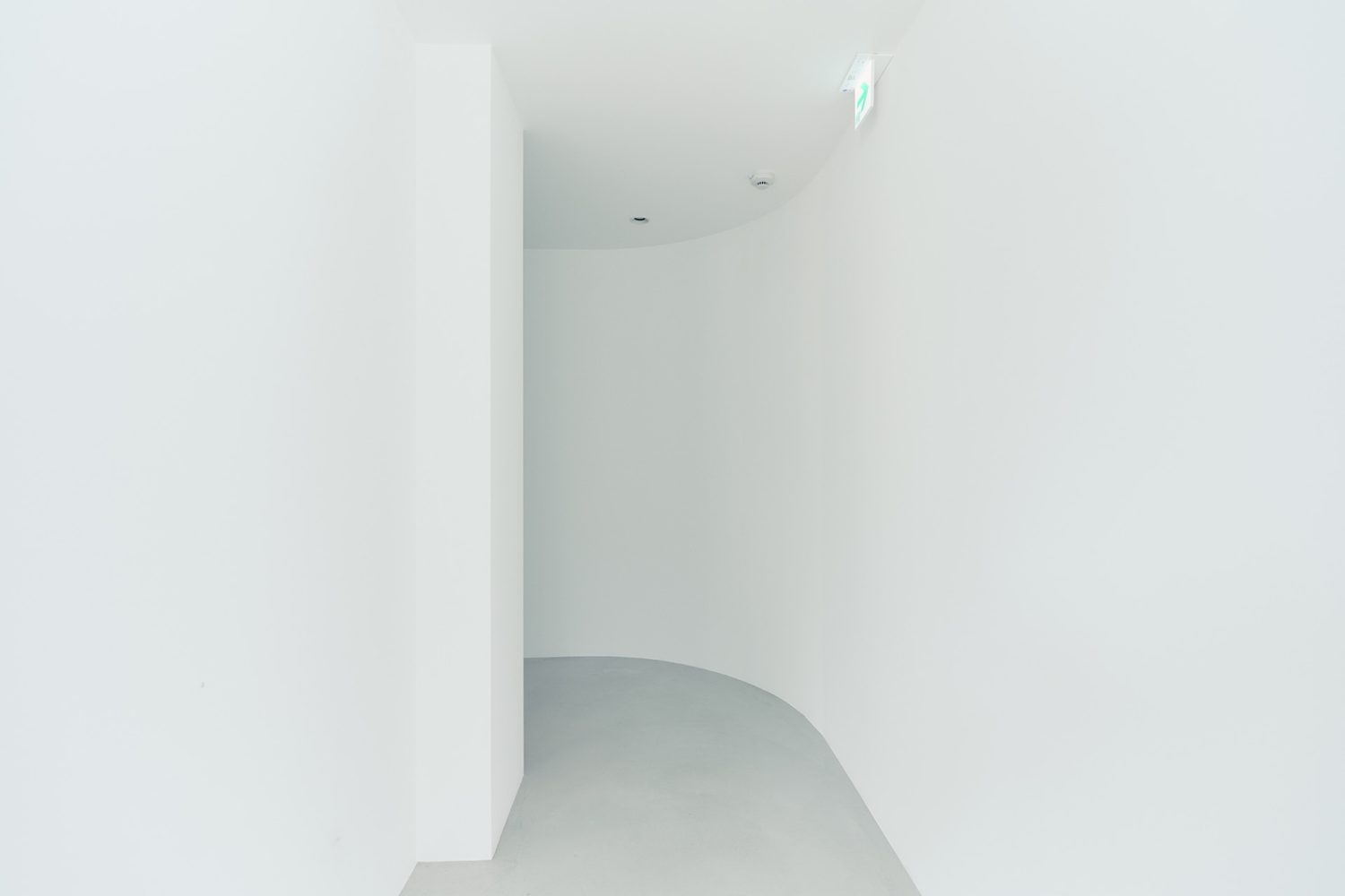 曲線の廊下