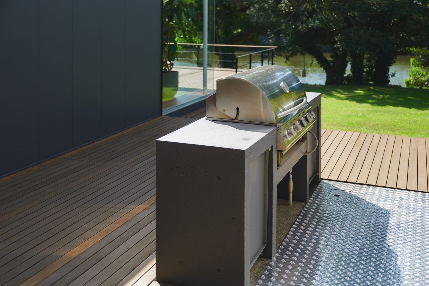 BBQコンロ;撮影利用時のみ火入れ可能