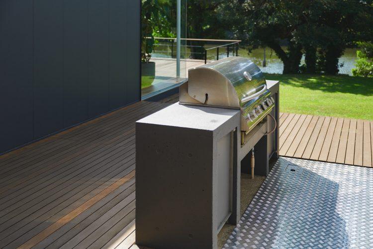 BBQコンロ;撮影利用時のみ火入れ可能