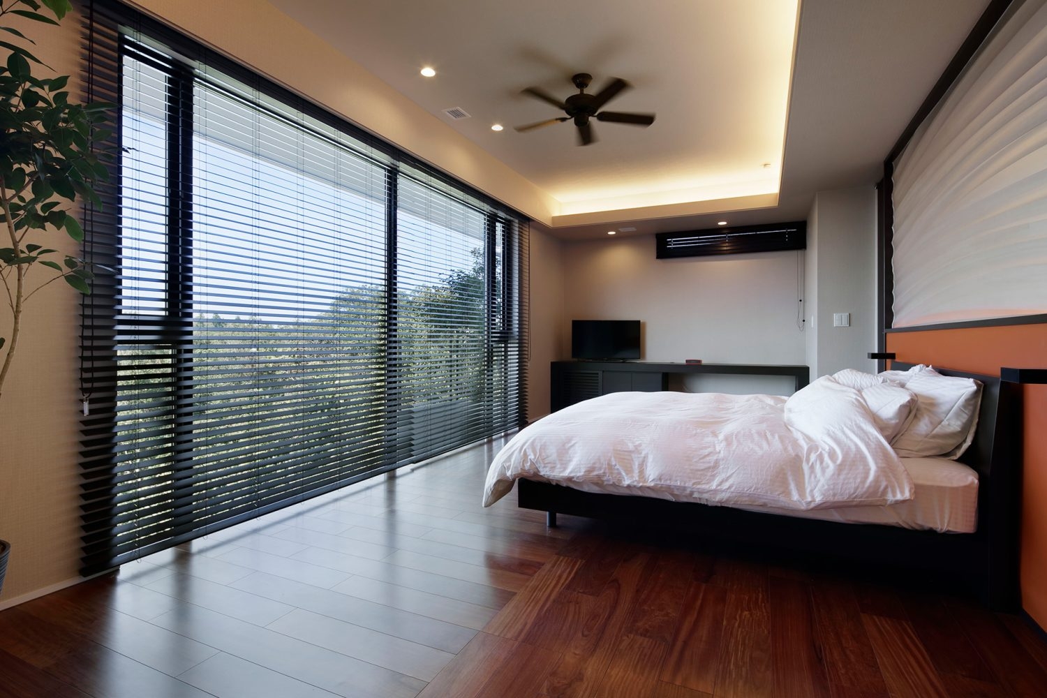 1F 落ち着いた雰囲気のベッドルーム