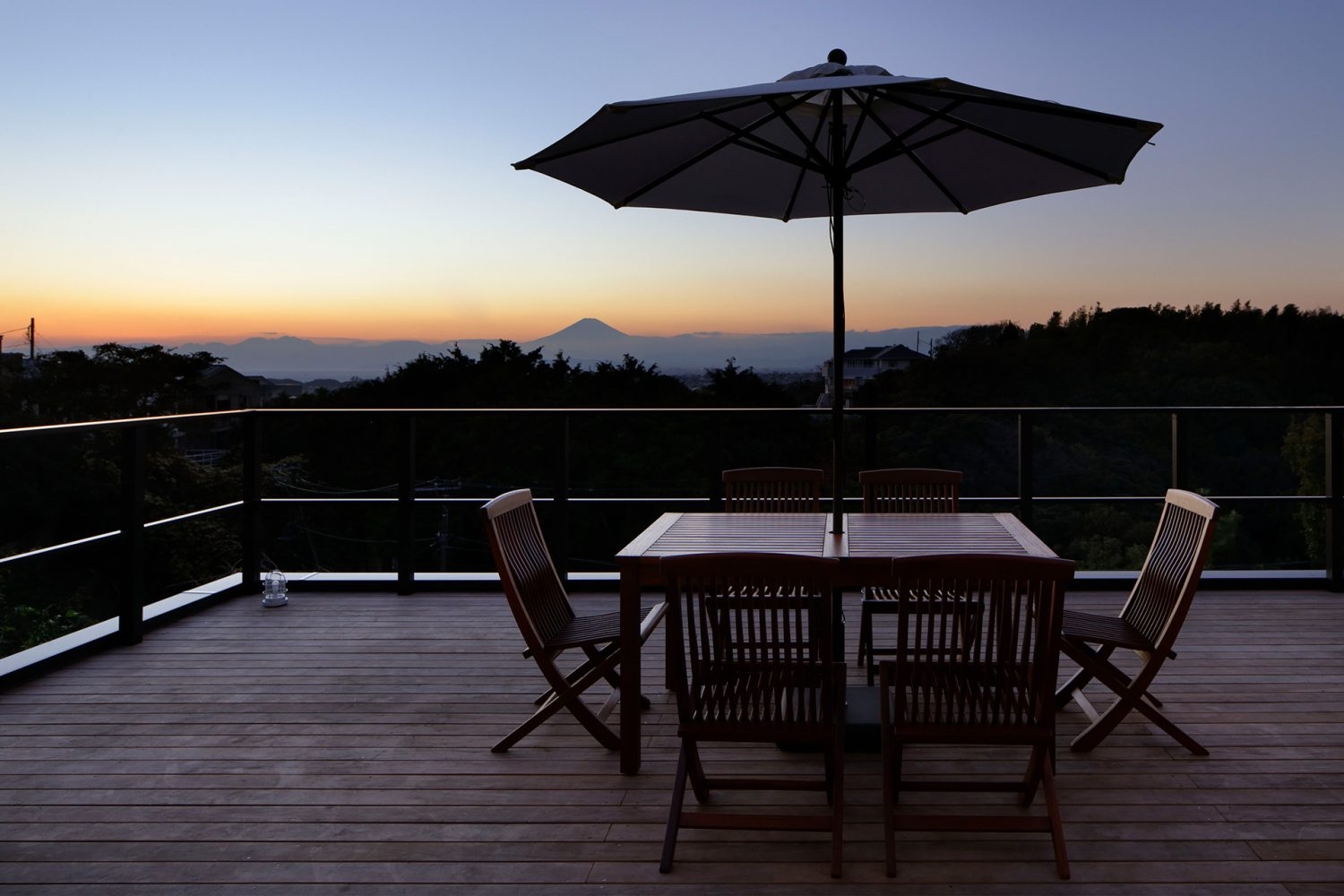 1F 夕方のデッキテラス