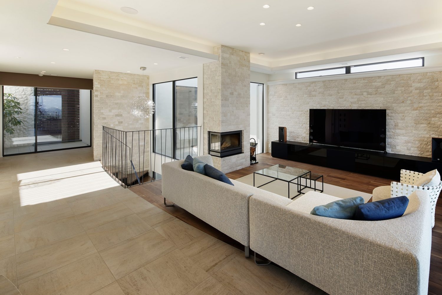 2F 高級感ある贅沢なリビング