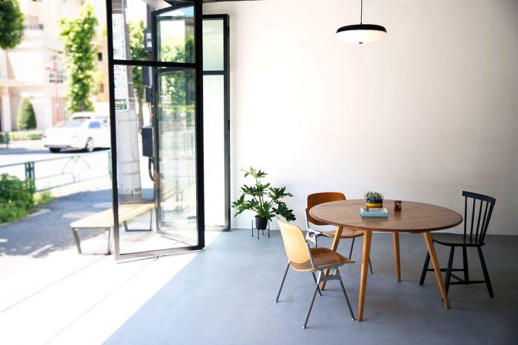 可動式ガラス扉を開けてオープンな空間に