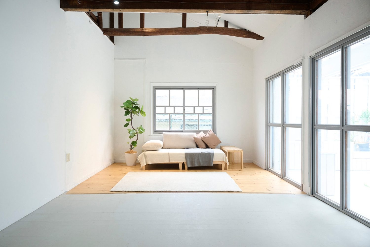 空間に馴染むライトベージュのソファベッド