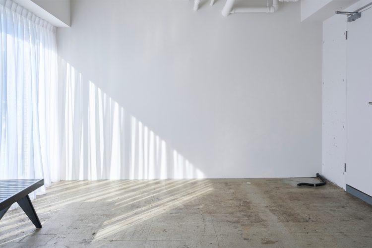 4F 正午過ぎから夕方にかけてのカーテン越しの日差し