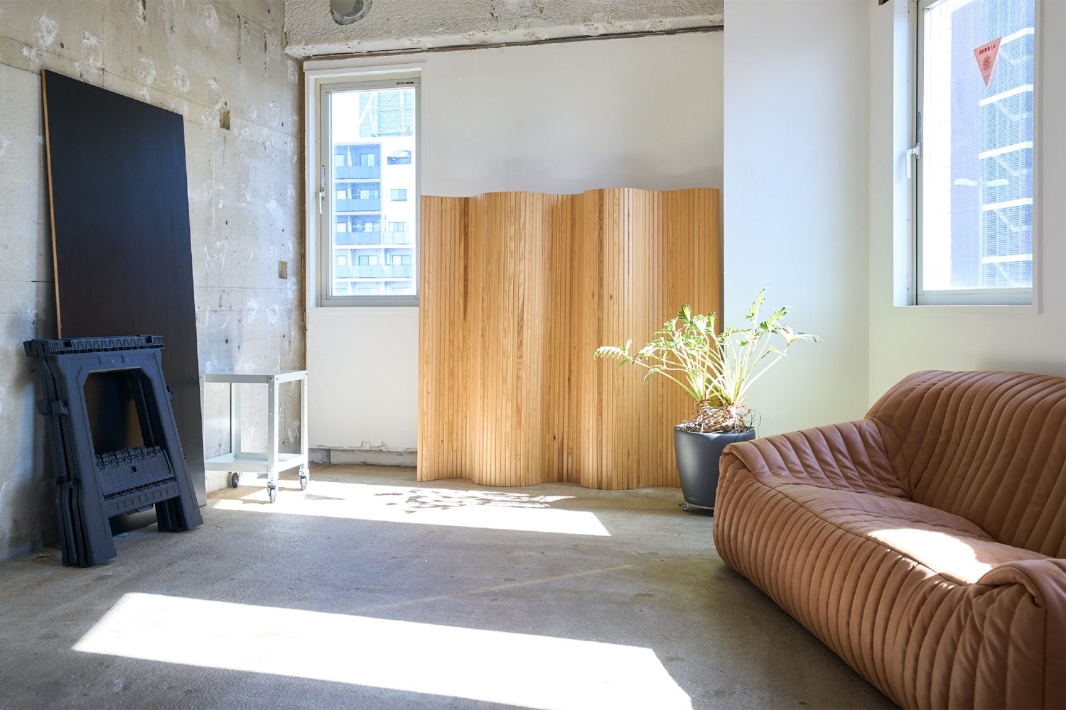 背景にニュアンスを添えるアルテックのパーテーション