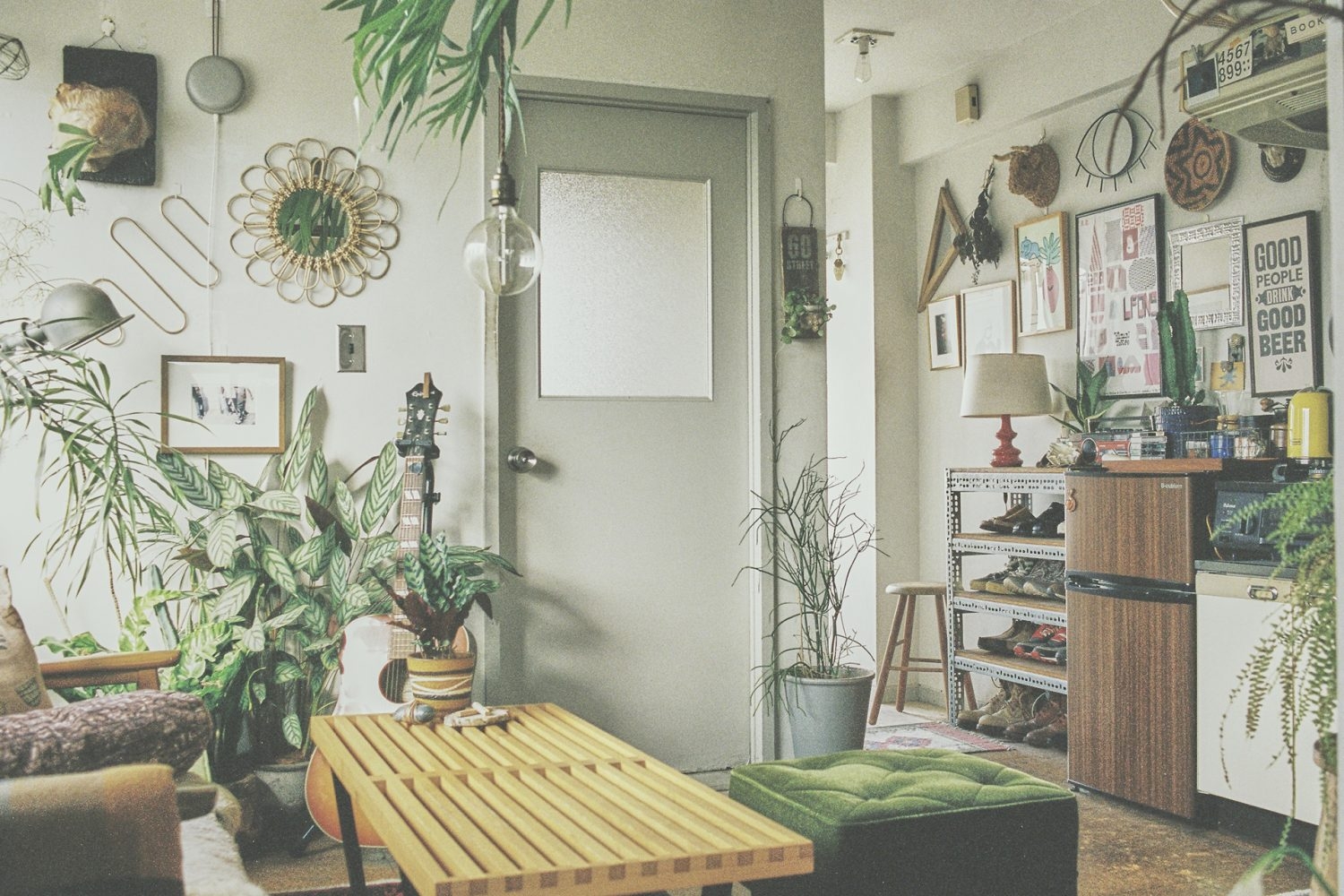 リビングからエントランスを見た風景