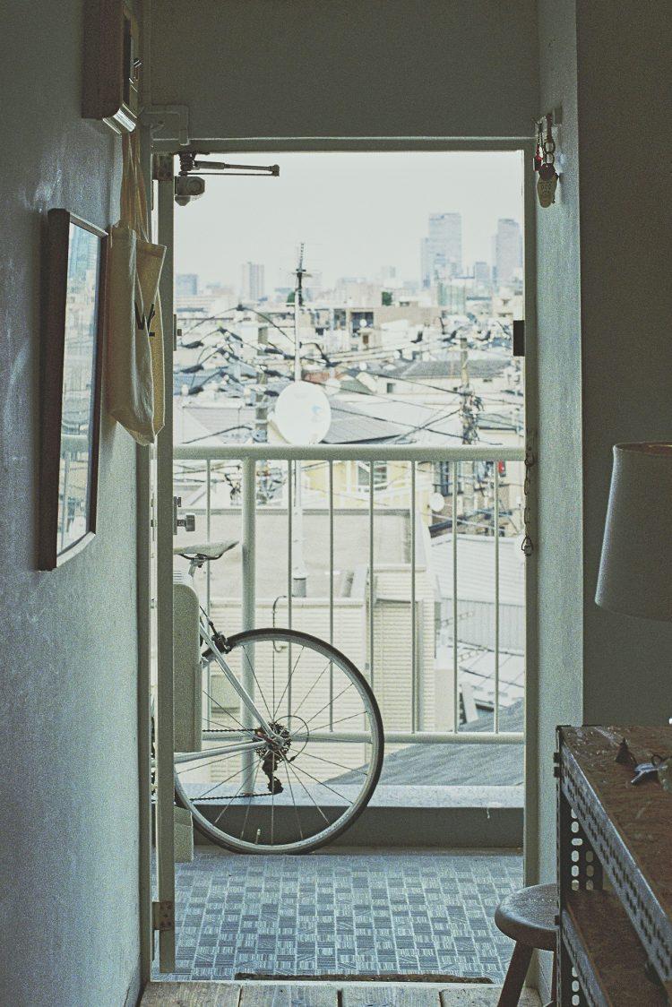 昭和レトロなドアを開けると抜群の抜け