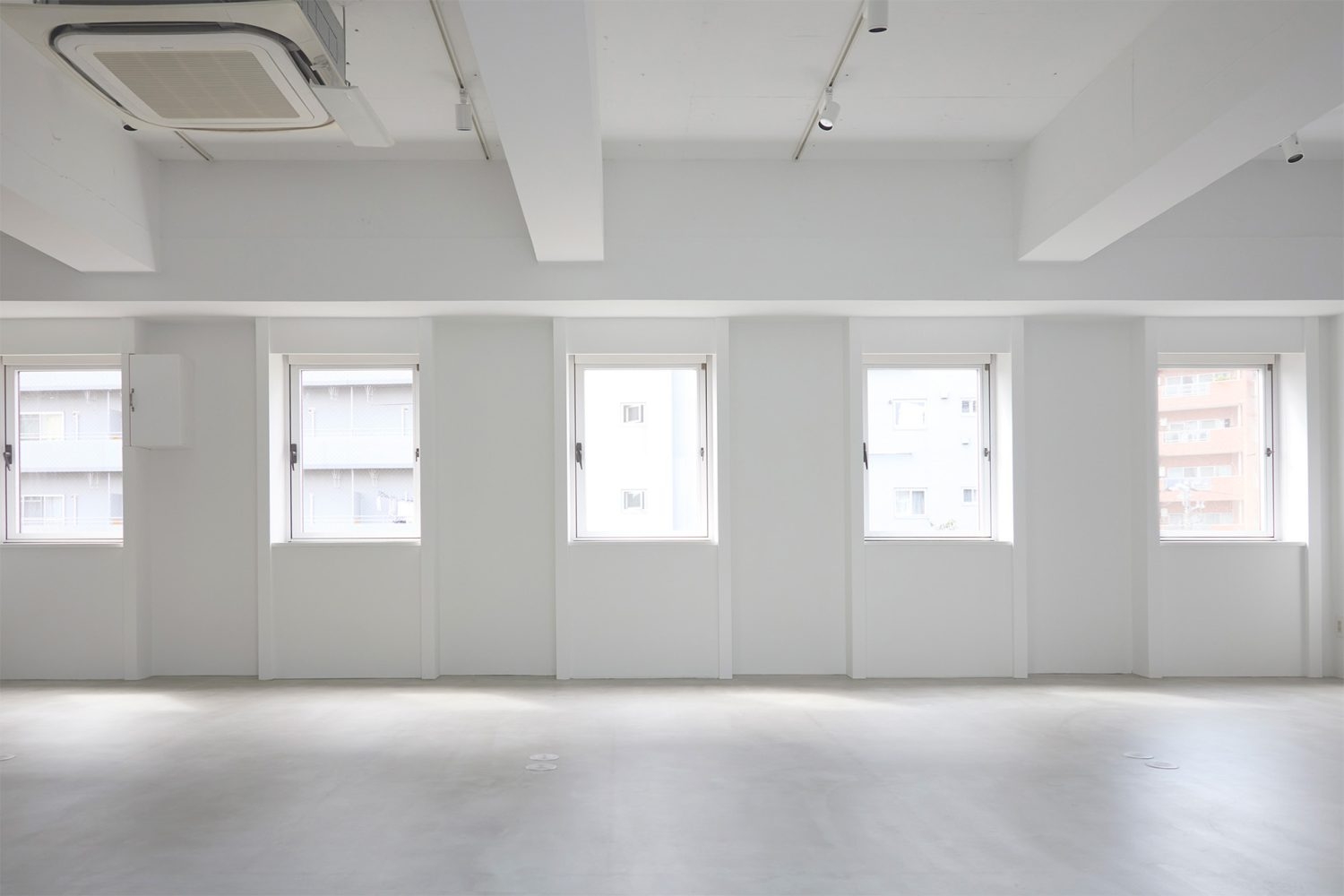 南向きに並ぶ窓