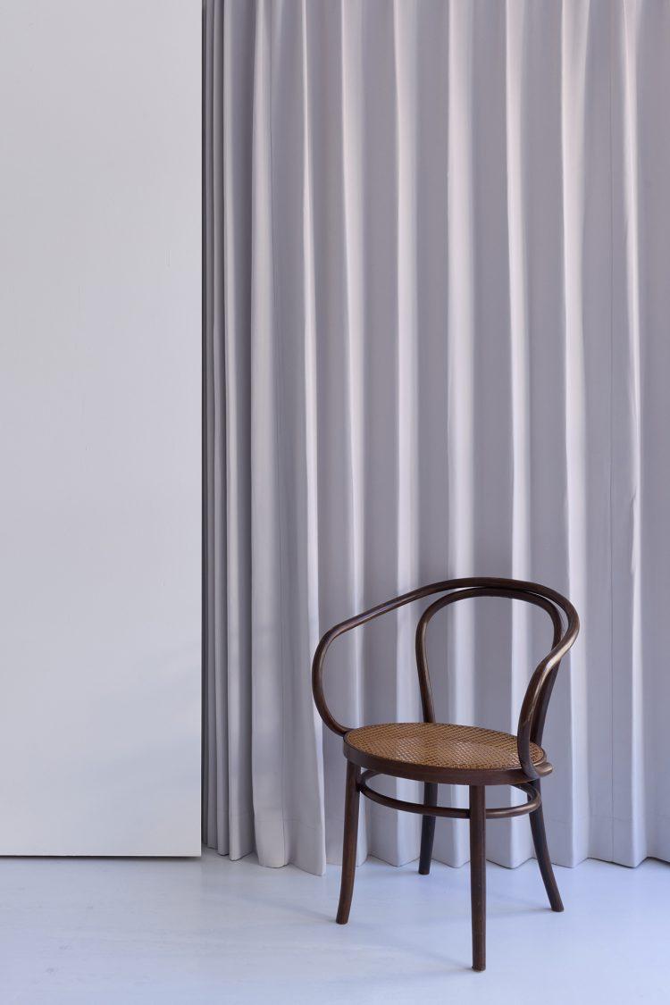 背景としても使用可能なカーテン