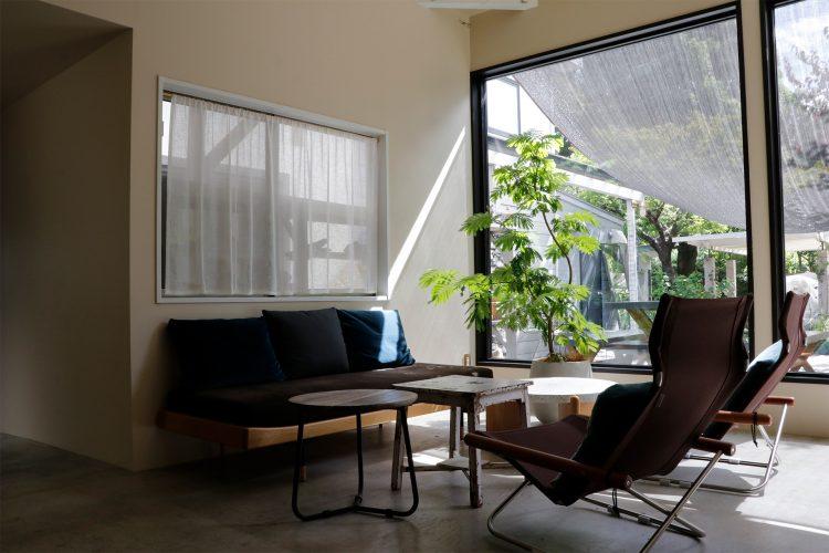 窓辺のソファ席