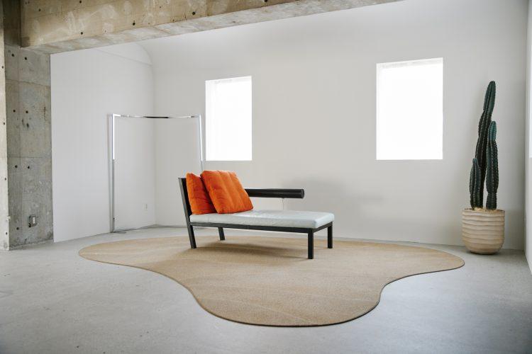 ヴィンテージソファとオリジナルのカーペット