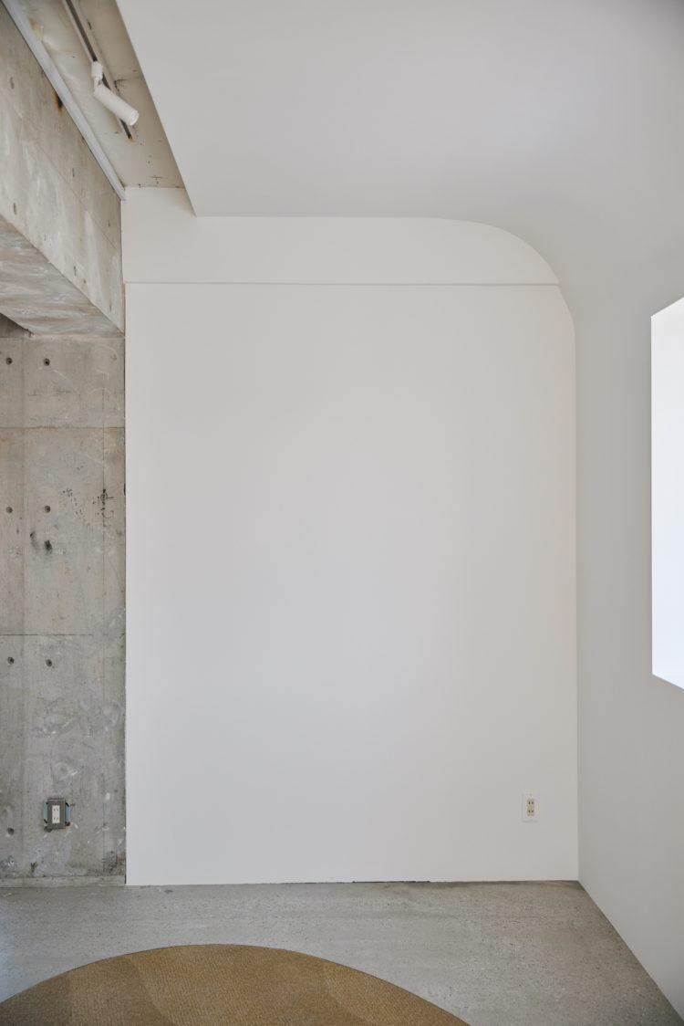 アールがかったコーナー部分での白壁撮影も可能