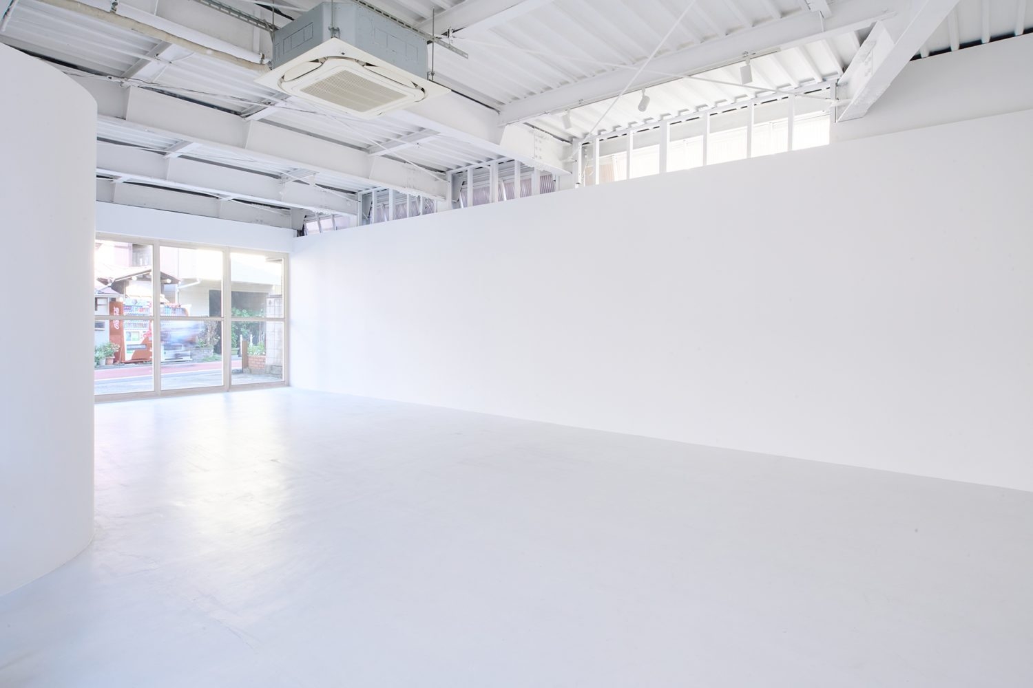 入口側からのスタジオ全景