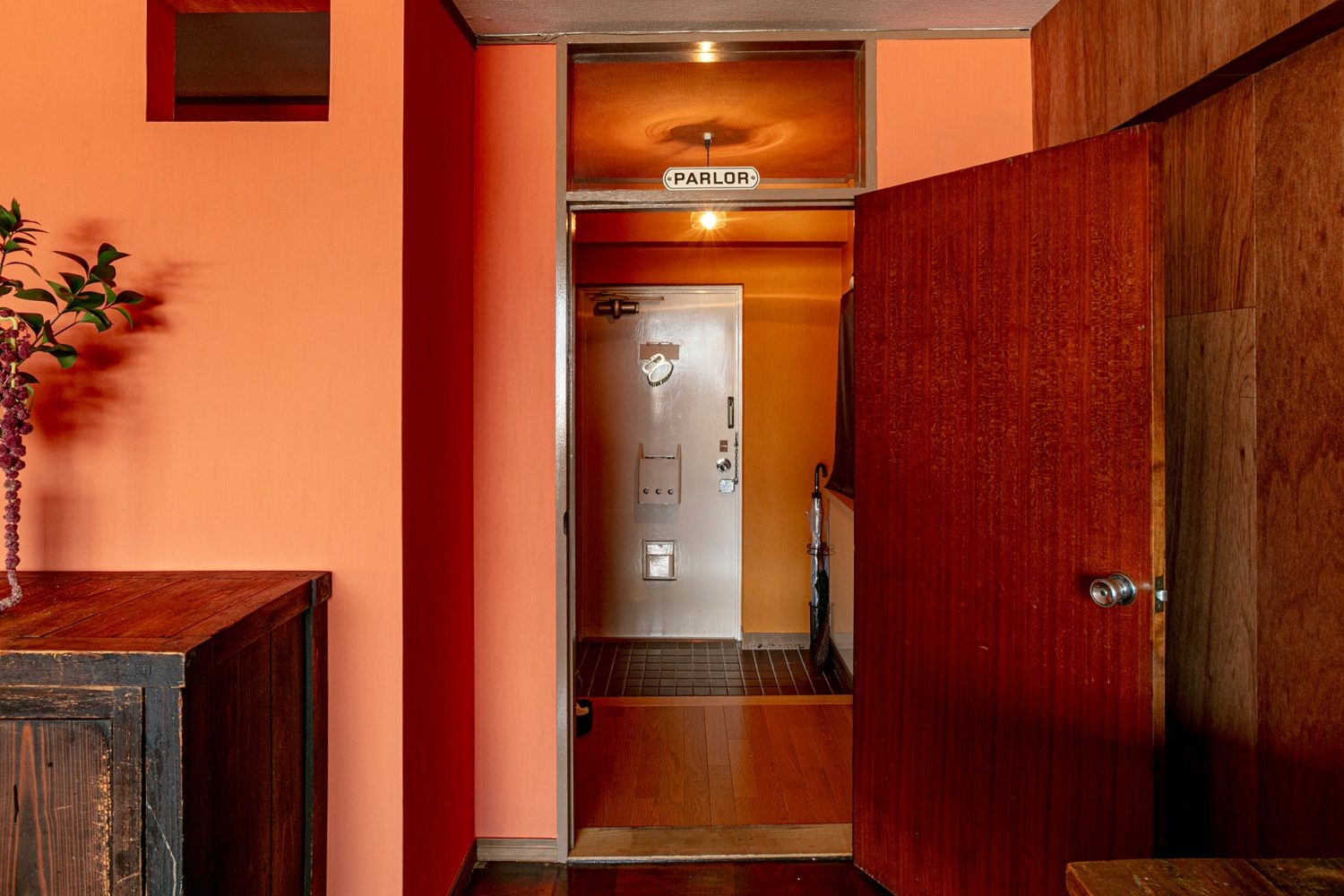 room1 / 扉をフレームのように活かした撮影も