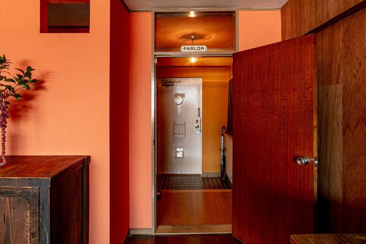 room1 / 扉をフレームのように活かした撮影も