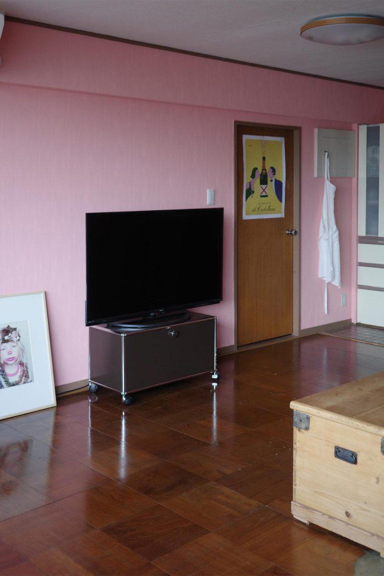 room1 / テレビ台はキャスター式で移動可能