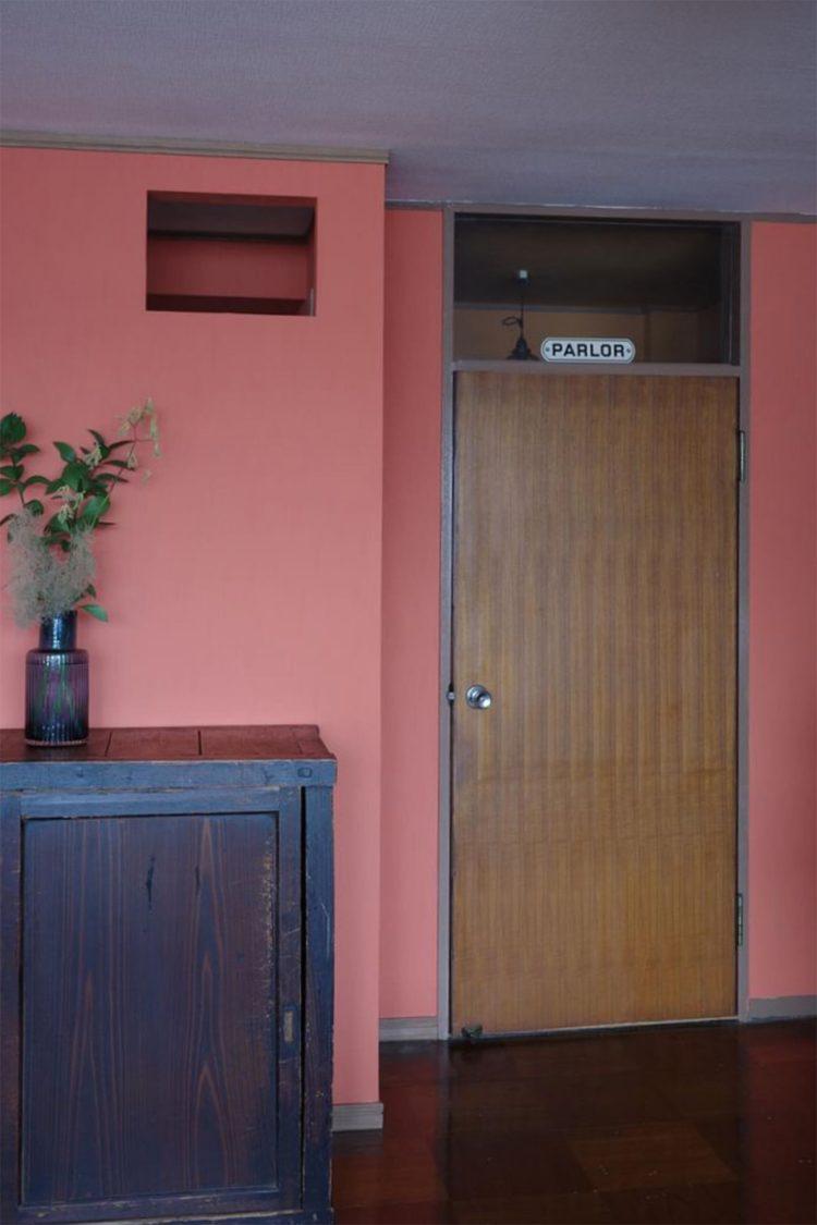 room1 / 玄関への扉を閉めた状態