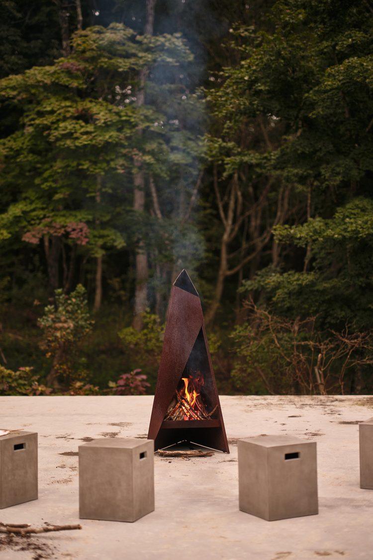 スラブで焚き火台使用可能