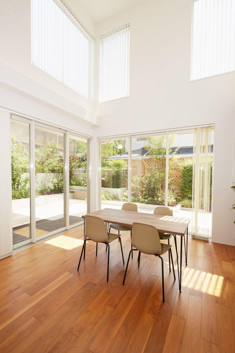 南向きの窓からの自然光