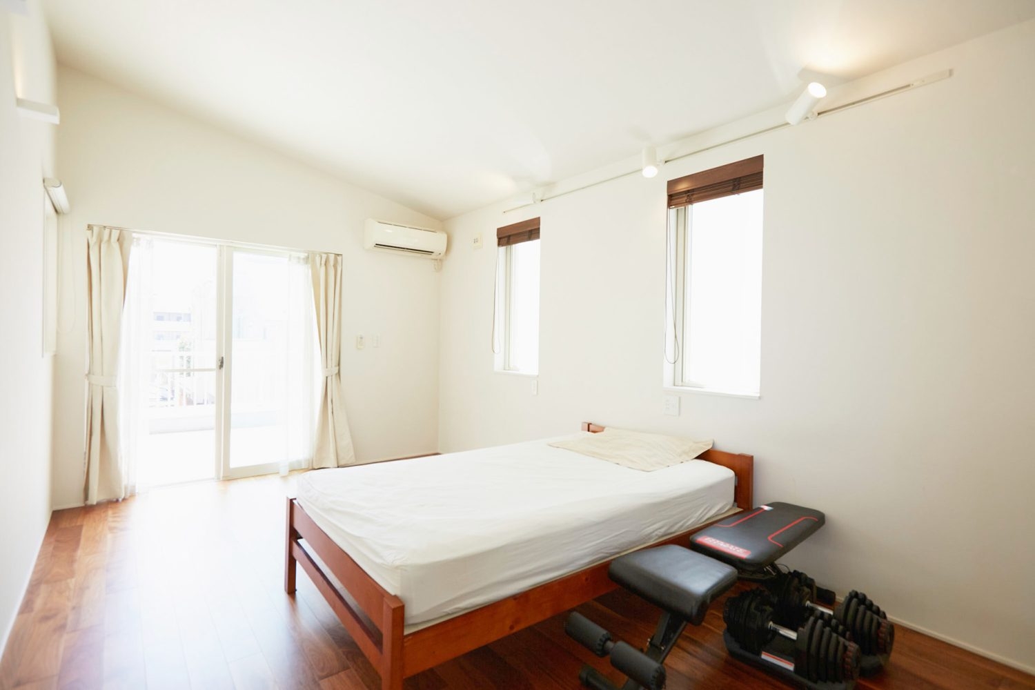 2F Room2は勾配天井のベッドルーム