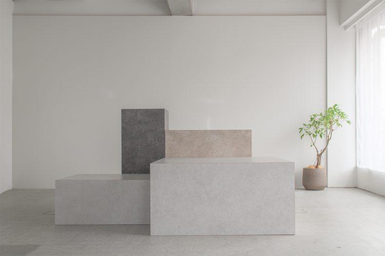 モルタル調のオリジナル什器