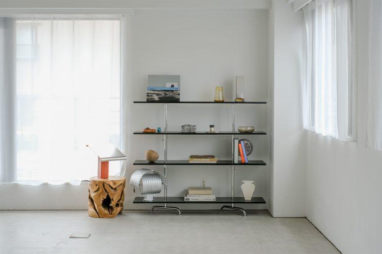 物撮りにも活躍するプロップ棚