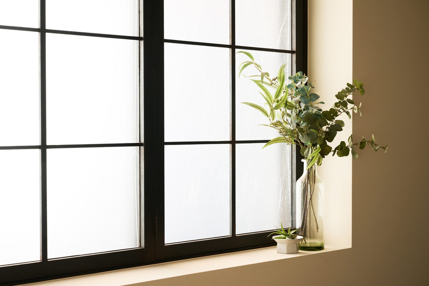 出窓になっているため窓際に物を置いて撮影も可能