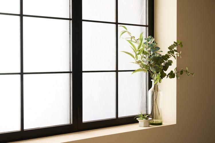 出窓になっているため窓際に物を置いて撮影も可能