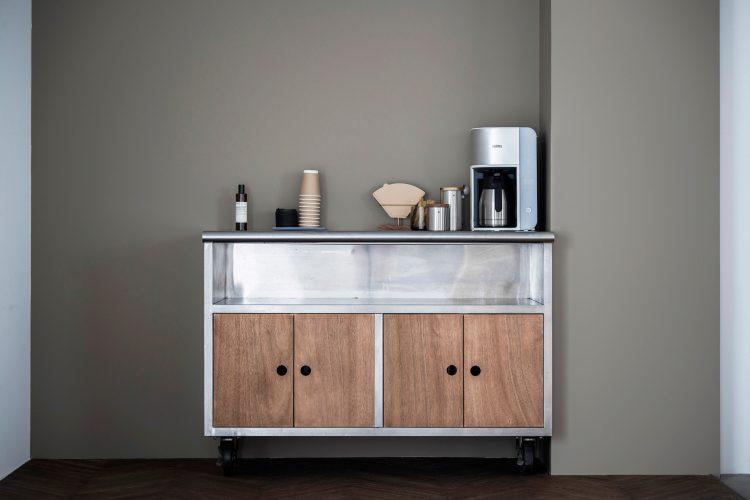 機材置き場とコーヒーマシン