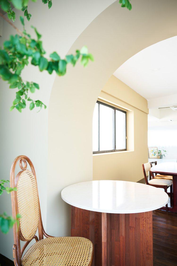 ブロックガラス側からベージュ壁側