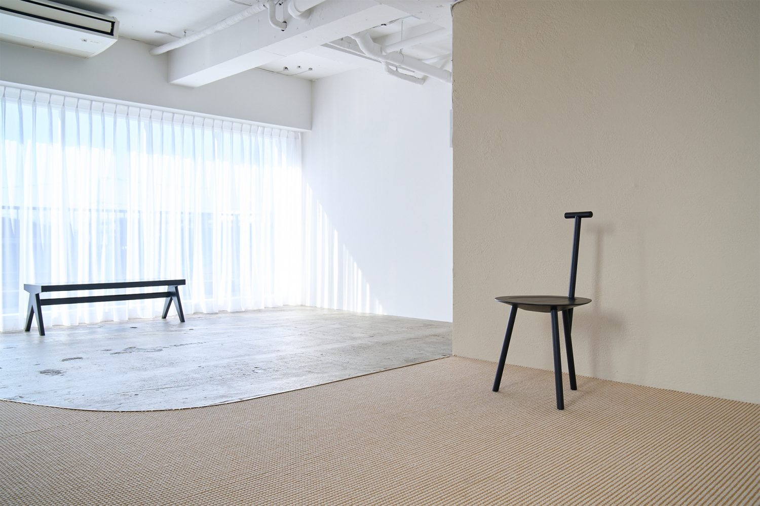 4F 白壁と左官壁のレイヤーで撮影できるメイン空間