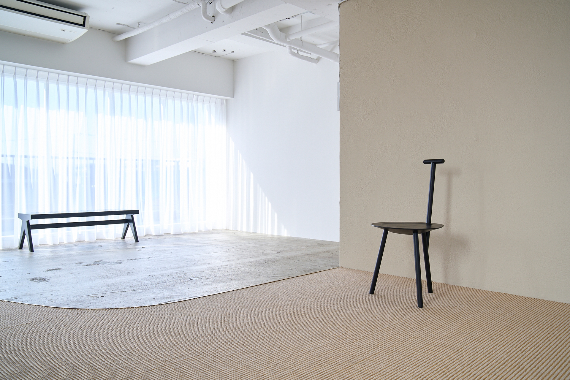 4F 白壁と左官壁のレイヤーで撮影できるメイン空間