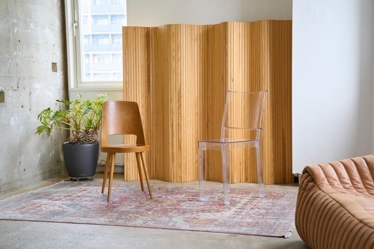 背景にニュアンスを添えるアルテックのパーテーション
